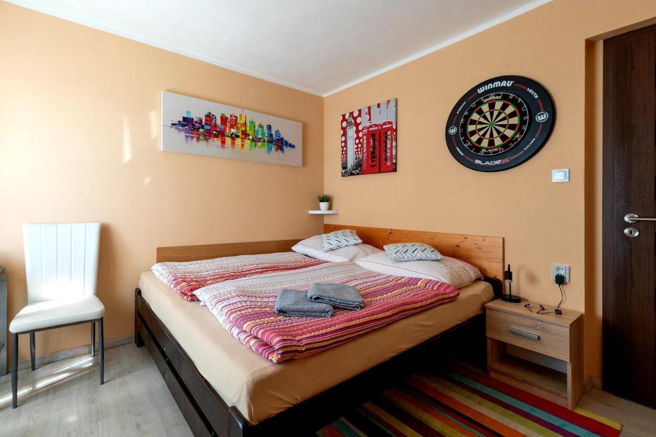 Cozy Room At Metro Station, Private Bathroom, 9Minutes Oldtown, 15Minutes Airport, Wifi Прага Екстериор снимка