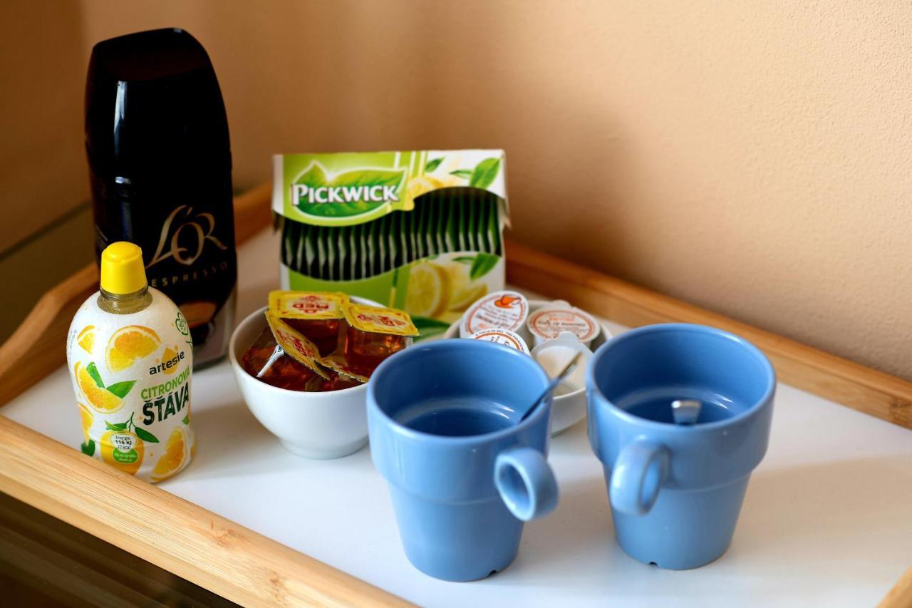 Cozy Room At Metro Station, Private Bathroom, 9Minutes Oldtown, 15Minutes Airport, Wifi Прага Екстериор снимка